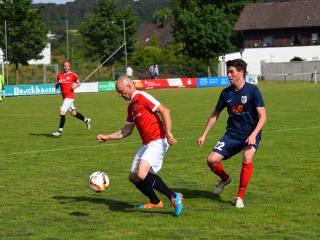 Die Niebauer-Truppe (re. Fl. Weber) hat das Heimspiel gegen Jura mit 3:1 gewonnen. Foto: Schreiner
