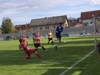 Christian Ederer (links) erzielt in dieser Szene den 2:1-Anschlusstreffer. Foto: Bucher